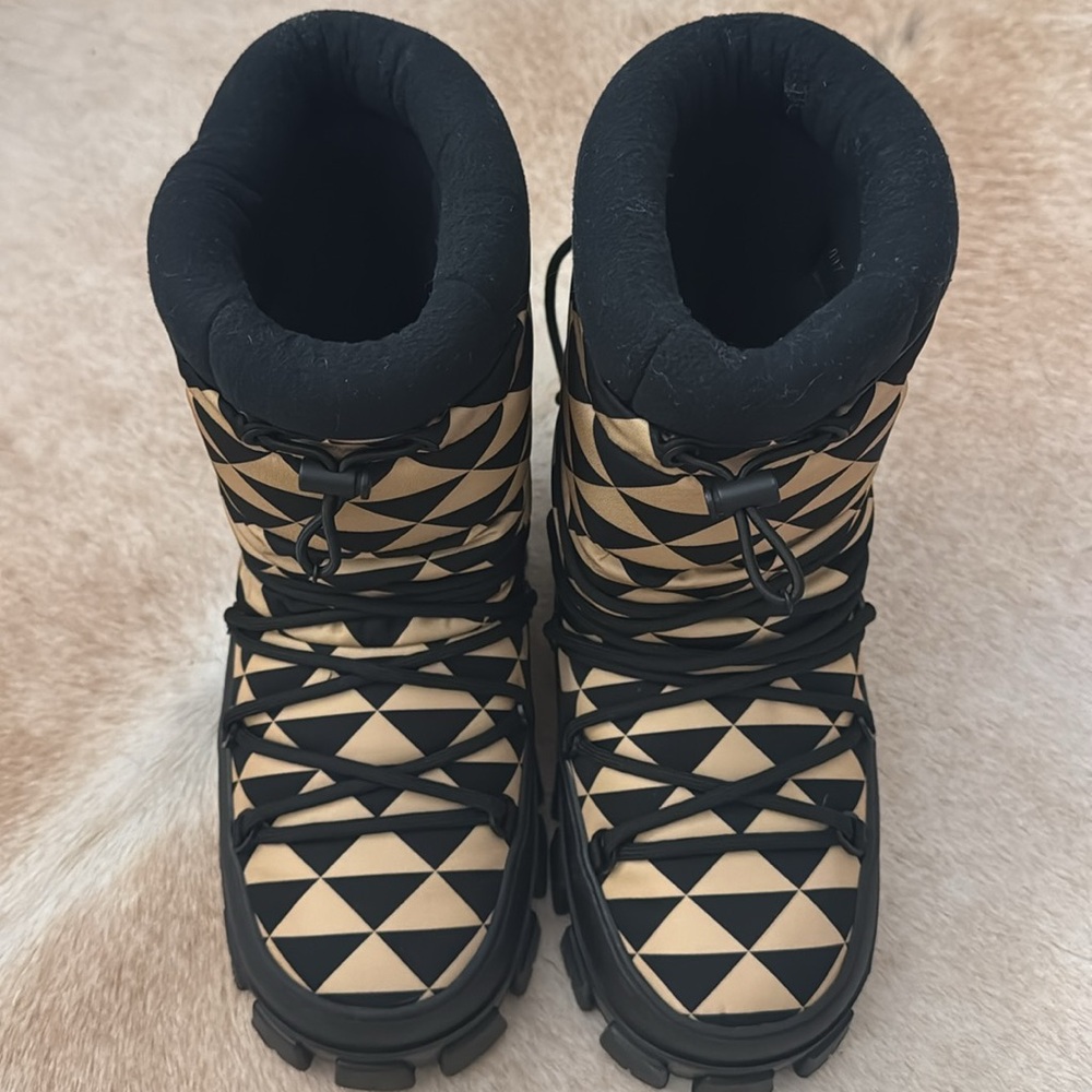 Prada tan and black Re-nylon gabardine apres snow boots! Never worn. Size 39/40. - Picture 2 of 6